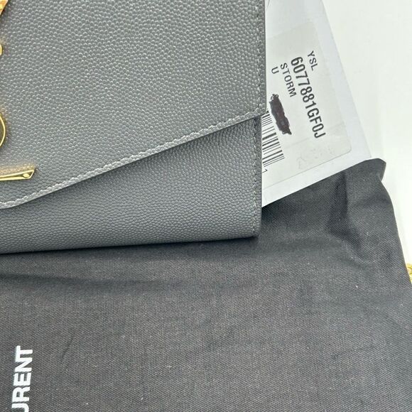 Women’s Ysl Saint Laurent uptown chain wallet in de poudre grain leather - Picture 7 of 16